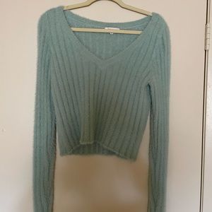 Green cropped warm sweater
